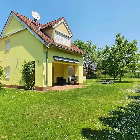 بيت للعطل In 34653 Balatonberény